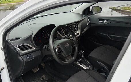 Hyundai Solaris II рестайлинг, 2021 год, 1 800 000 рублей, 8 фотография