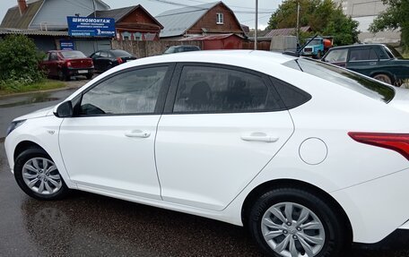 Hyundai Solaris II рестайлинг, 2021 год, 1 800 000 рублей, 4 фотография