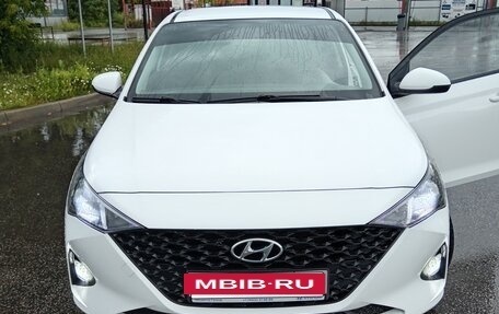 Hyundai Solaris II рестайлинг, 2021 год, 1 800 000 рублей, 2 фотография