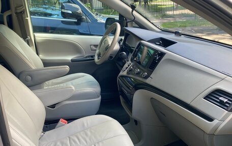 Toyota Sienna III, 2012 год, 2 500 000 рублей, 6 фотография