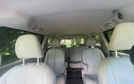 Toyota Sienna III, 2012 год, 2 500 000 рублей, 12 фотография
