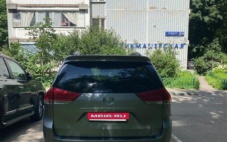 Toyota Sienna III, 2012 год, 2 500 000 рублей, 3 фотография