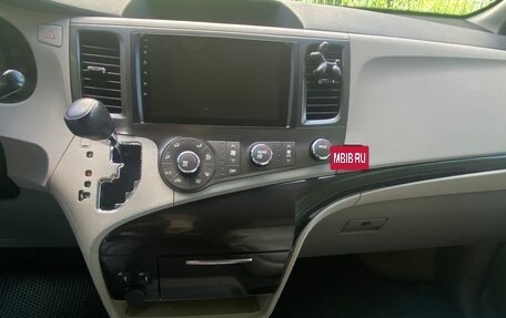 Toyota Sienna III, 2012 год, 2 500 000 рублей, 9 фотография