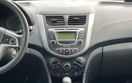 Hyundai Solaris II рестайлинг, 2013 год, 895 000 рублей, 16 фотография