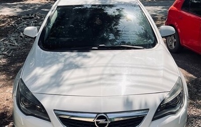 Opel Astra J, 2011 год, 900 000 рублей, 1 фотография