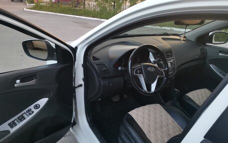 Hyundai Solaris II рестайлинг, 2014 год, 800 000 рублей, 1 фотография