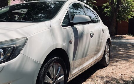 Opel Astra J, 2011 год, 900 000 рублей, 3 фотография