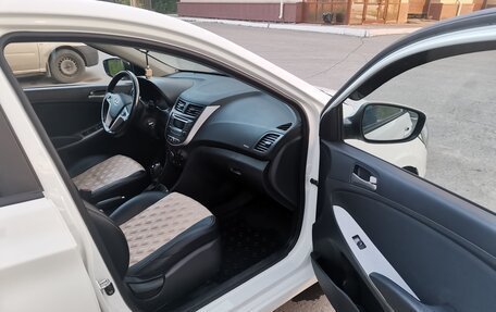 Hyundai Solaris II рестайлинг, 2014 год, 800 000 рублей, 2 фотография