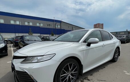 Toyota Camry, 2021 год, 3 400 000 рублей, 2 фотография