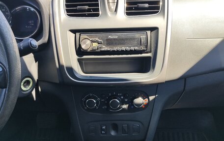 Renault Sandero II рестайлинг, 2015 год, 1 045 000 рублей, 21 фотография