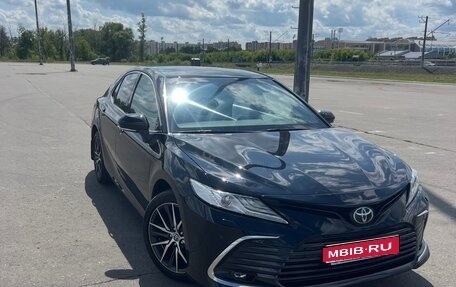 Toyota Camry, 2021 год, 3 650 000 рублей, 1 фотография