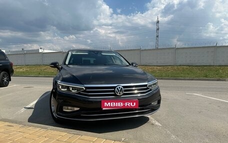 Volkswagen Passat B8 рестайлинг, 2020 год, 2 370 000 рублей, 1 фотография