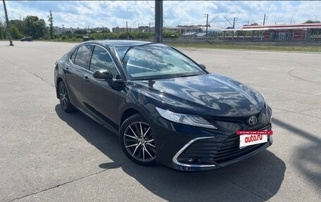 Toyota Camry, 2021 год, 3 650 000 рублей, 2 фотография