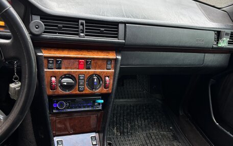 Mercedes-Benz E-Класс, 1995 год, 390 000 рублей, 10 фотография
