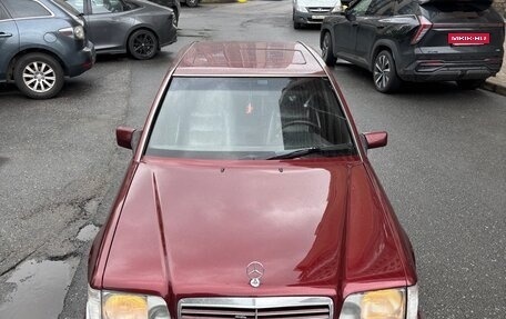 Mercedes-Benz E-Класс, 1995 год, 390 000 рублей, 4 фотография