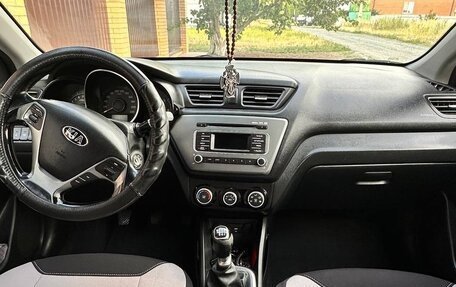 KIA Rio III рестайлинг, 2015 год, 860 000 рублей, 10 фотография