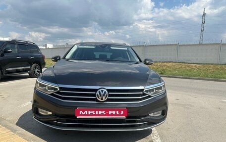 Volkswagen Passat B8 рестайлинг, 2020 год, 2 370 000 рублей, 2 фотография