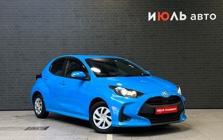 Toyota Yaris, 2021 год, 1 600 000 рублей, 3 фотография