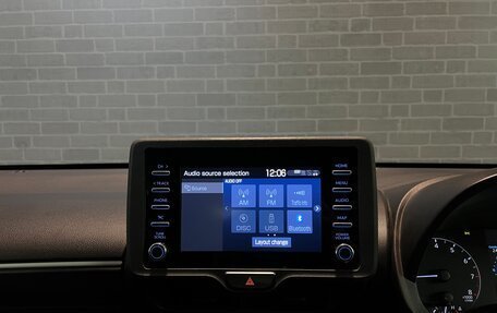 Toyota Yaris, 2021 год, 1 600 000 рублей, 13 фотография