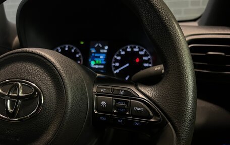 Toyota Yaris, 2021 год, 1 600 000 рублей, 18 фотография