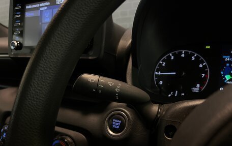 Toyota Yaris, 2021 год, 1 600 000 рублей, 21 фотография