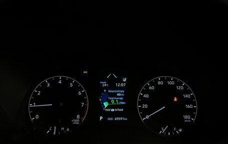 Toyota Yaris, 2021 год, 1 600 000 рублей, 23 фотография