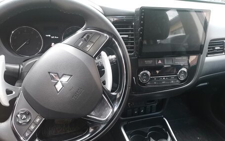 Mitsubishi Outlander III рестайлинг 3, 2017 год, 2 050 000 рублей, 6 фотография