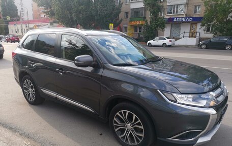 Mitsubishi Outlander III рестайлинг 3, 2017 год, 2 050 000 рублей, 12 фотография