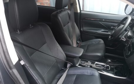 Mitsubishi Outlander III рестайлинг 3, 2017 год, 2 050 000 рублей, 16 фотография