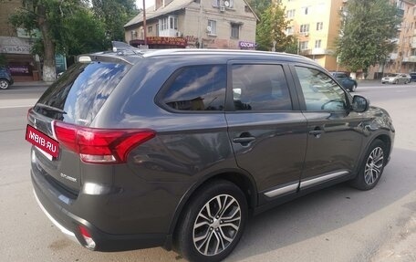 Mitsubishi Outlander III рестайлинг 3, 2017 год, 2 050 000 рублей, 20 фотография