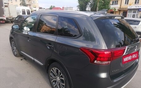Mitsubishi Outlander III рестайлинг 3, 2017 год, 2 050 000 рублей, 10 фотография