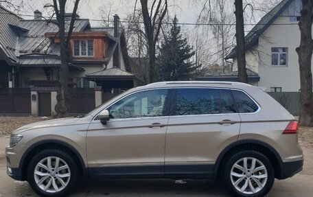 Volkswagen Tiguan II, 2017 год, 2 200 000 рублей, 3 фотография