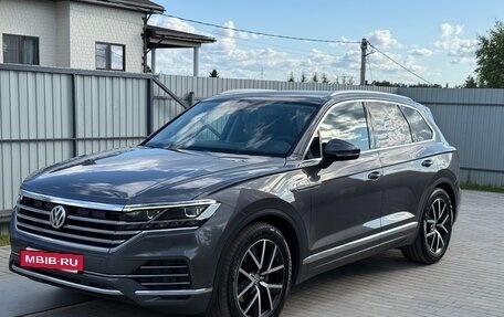 Volkswagen Touareg III, 2019 год, 4 200 000 рублей, 2 фотография
