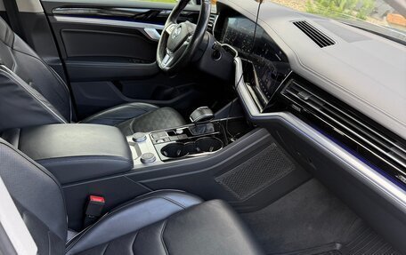 Volkswagen Touareg III, 2019 год, 4 200 000 рублей, 6 фотография