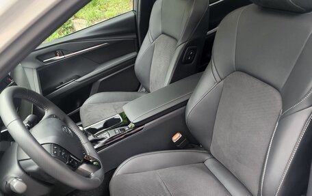 Toyota Camry, 2024 год, 3 750 000 рублей, 10 фотография