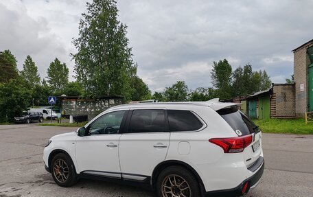 Mitsubishi Outlander III рестайлинг 3, 2017 год, 2 350 000 рублей, 3 фотография