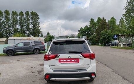 Mitsubishi Outlander III рестайлинг 3, 2017 год, 2 350 000 рублей, 6 фотография