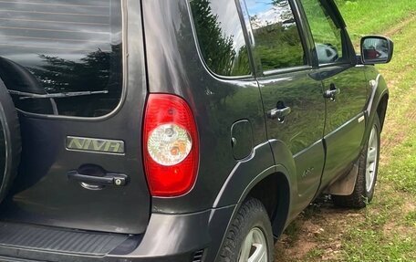 Chevrolet Niva I рестайлинг, 2015 год, 530 000 рублей, 3 фотография
