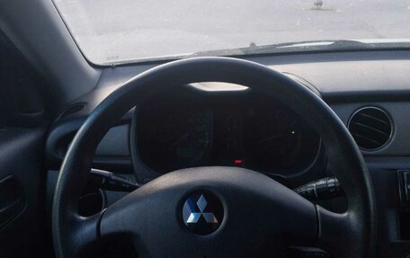 Mitsubishi Outlander III рестайлинг 3, 2002 год, 500 000 рублей, 6 фотография