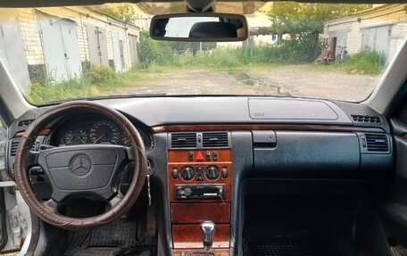 Mercedes-Benz E-Класс, 1999 год, 285 000 рублей, 4 фотография