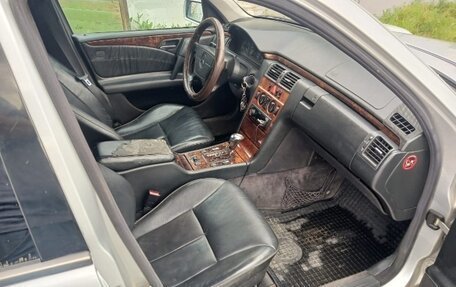 Mercedes-Benz E-Класс, 1999 год, 285 000 рублей, 3 фотография