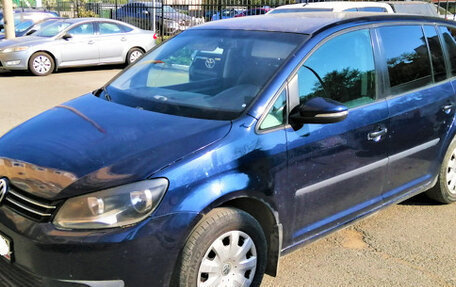 Volkswagen Touran III, 2011 год, 990 000 рублей, 1 фотография