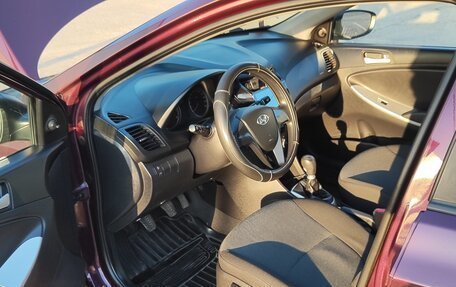 Hyundai Solaris II рестайлинг, 2011 год, 700 000 рублей, 9 фотография