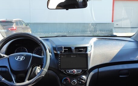 Hyundai Solaris II рестайлинг, 2011 год, 700 000 рублей, 14 фотография