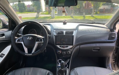 Hyundai Solaris II рестайлинг, 2013 год, 770 000 рублей, 2 фотография