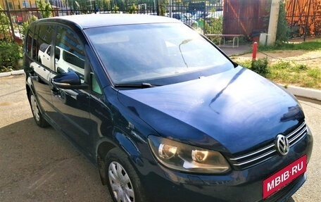 Volkswagen Touran III, 2011 год, 990 000 рублей, 2 фотография