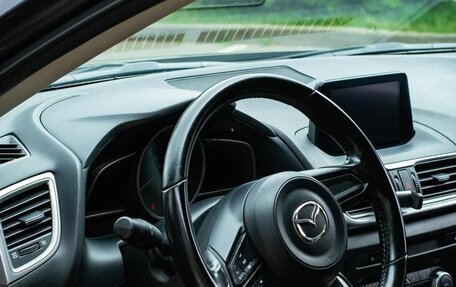 Mazda 3, 2018 год, 1 800 000 рублей, 11 фотография