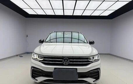 Volkswagen Tiguan II, 2022 год, 2 950 000 рублей, 2 фотография