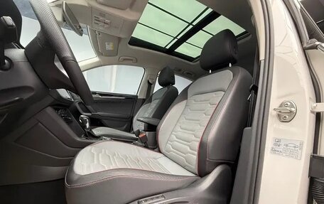 Volkswagen Tiguan II, 2022 год, 2 950 000 рублей, 10 фотография