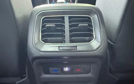Volkswagen Tiguan II, 2022 год, 2 950 000 рублей, 17 фотография